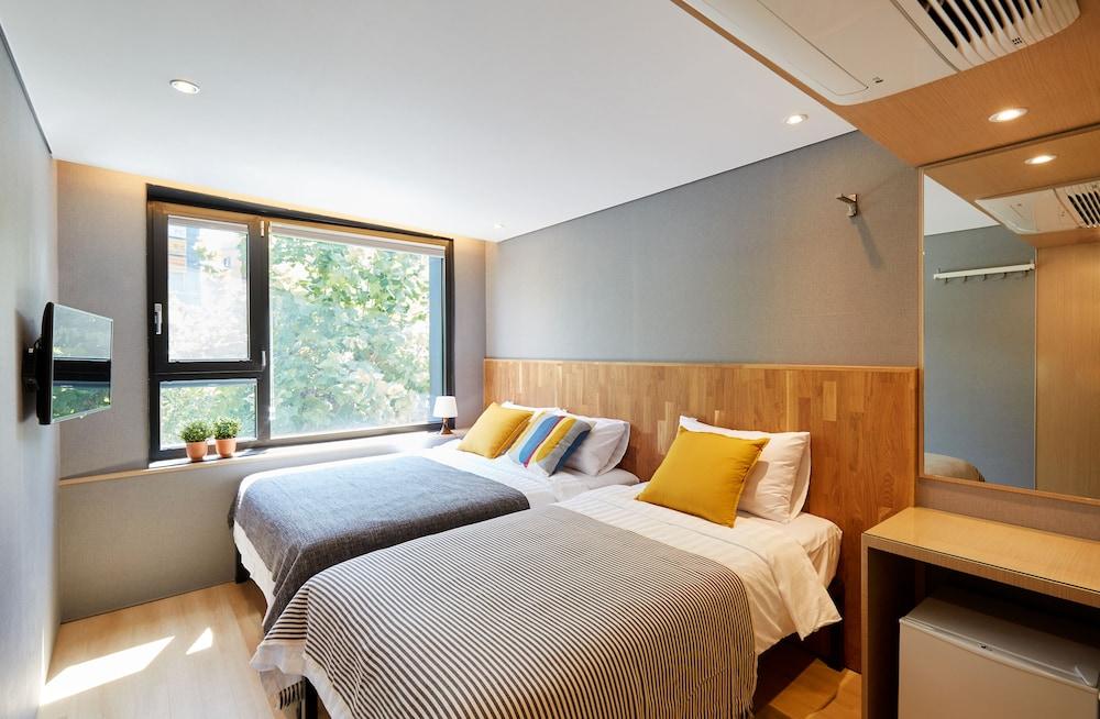 Hotel Cleo Hongdae 2*