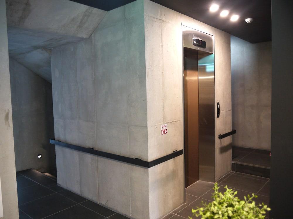 Cleo Hongdae 2* Seul