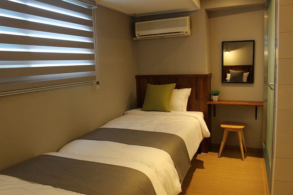 Cleo Hongdae 2* Seul