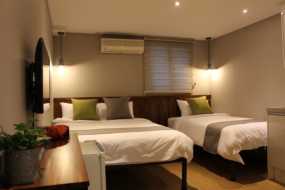 Cleo Hongdae 2* Seul